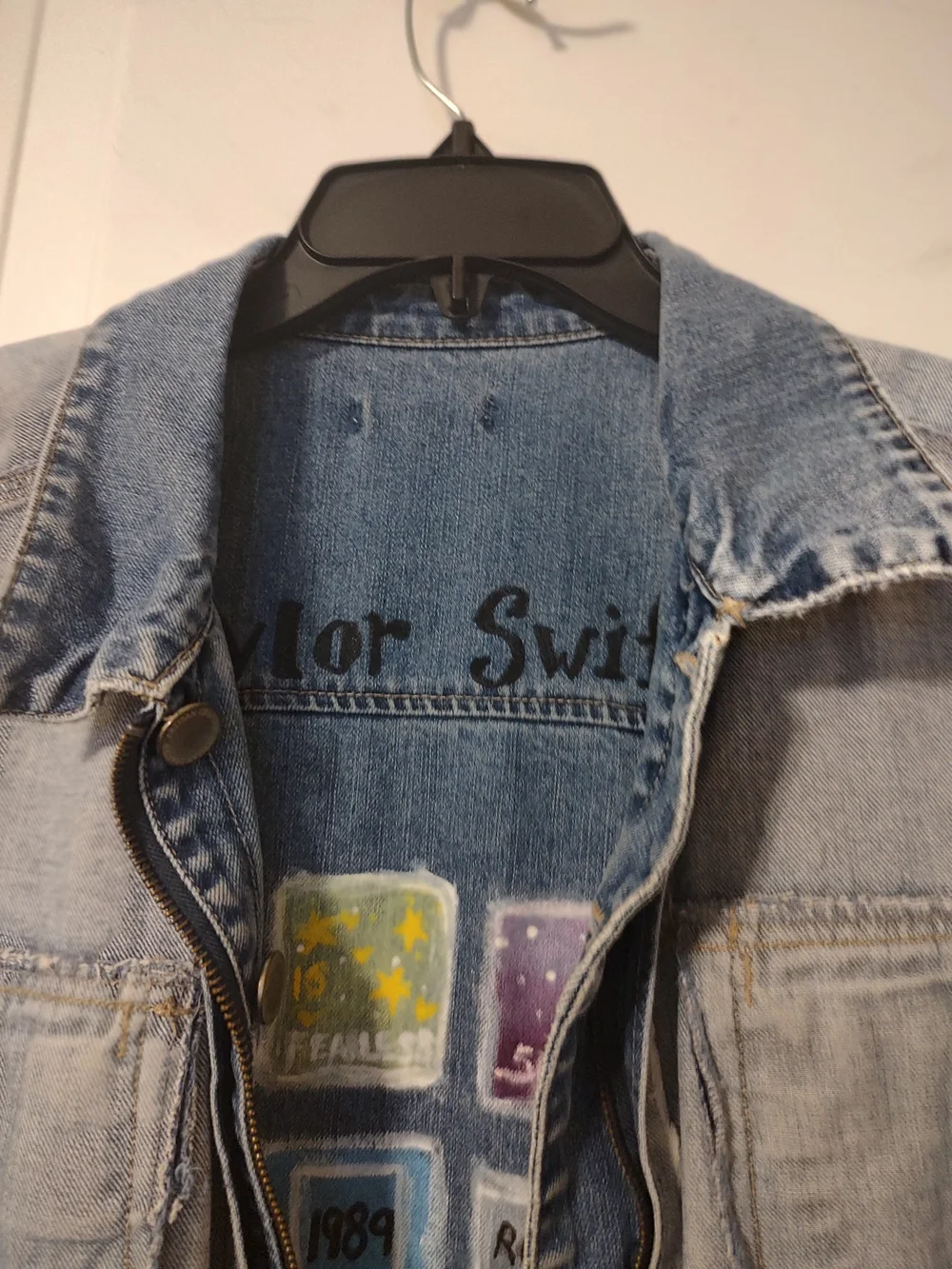 Taylor Swift Hand-Painted Denim Jacket - Light Blue - Picture 10 of 11